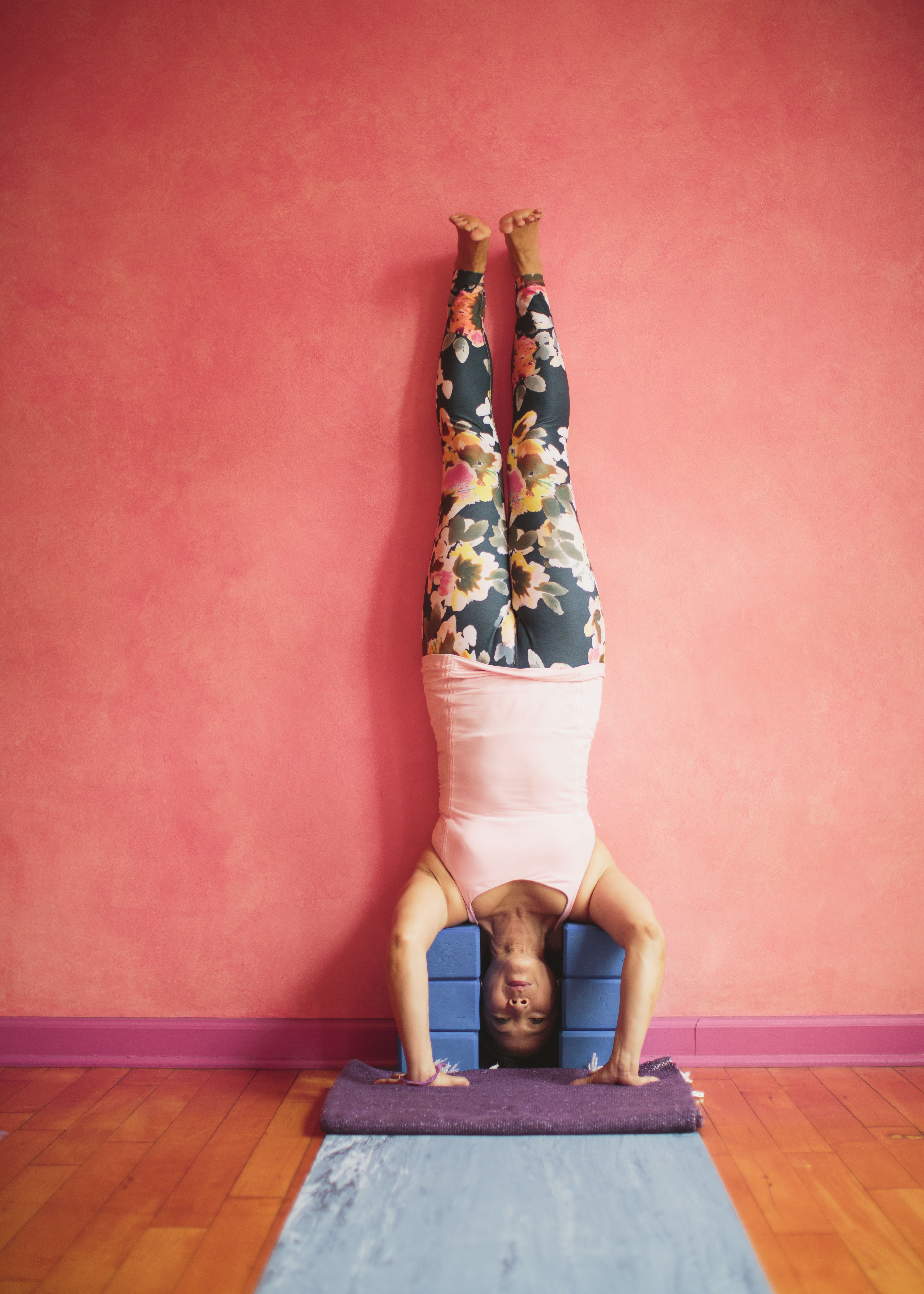 An Innovative Supported Headstand That Will Help You Overcome Your Fears -  Sonima