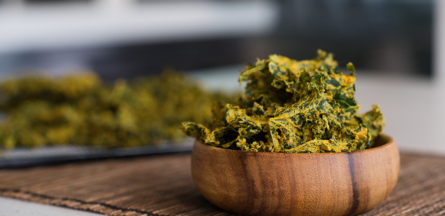 Cheesy Vegan Baked Kale Chips - Sonima