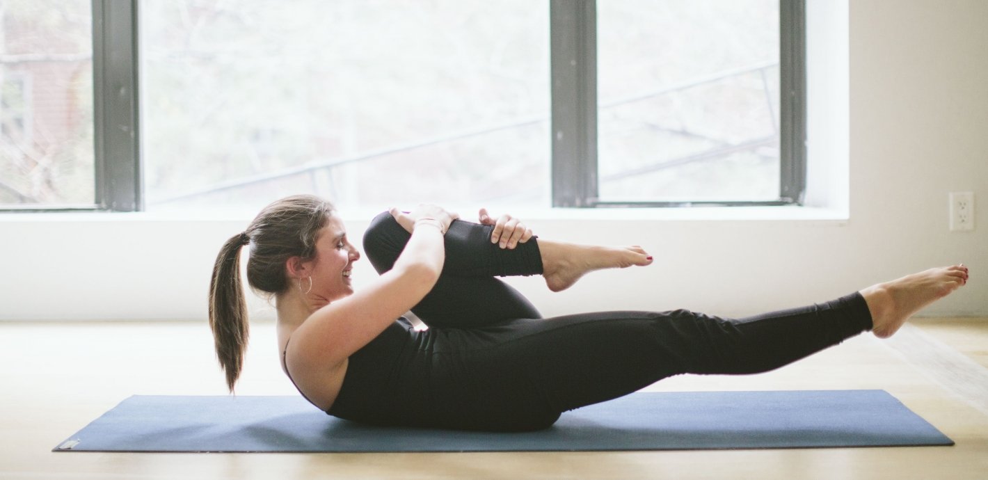 A Pilates Sequence to Sculpt Your Abs from All Angles - Sonima